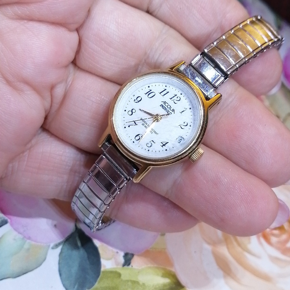 Vintage Acqua Indiglo Gold and Silver Tone Stretch Watch Has Battery
